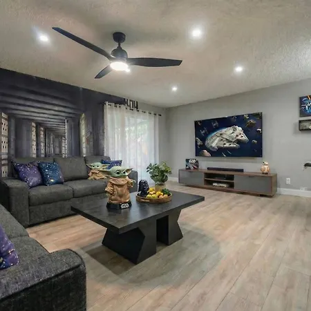 Star Wars Retreat By Oc Adventure Homes Holiday home Garden Grove